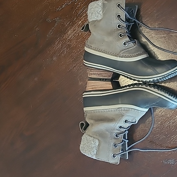 SOREL lace up waterproof Out n About gray boots excellent condition made well EC - Picture 9 of 15